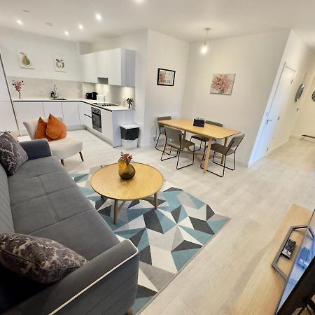 3Bedroom, 2Bathroom, Balcony,Luxury Flat Westfield Londra Esterno foto