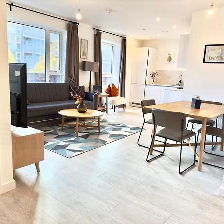 3Bedroom, 2Bathroom, Balcony,Luxury Flat Westfield Londra Esterno foto