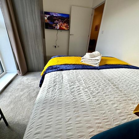 3Bedroom, 2Bathroom, Balcony,Luxury Flat Westfield Londra Esterno foto