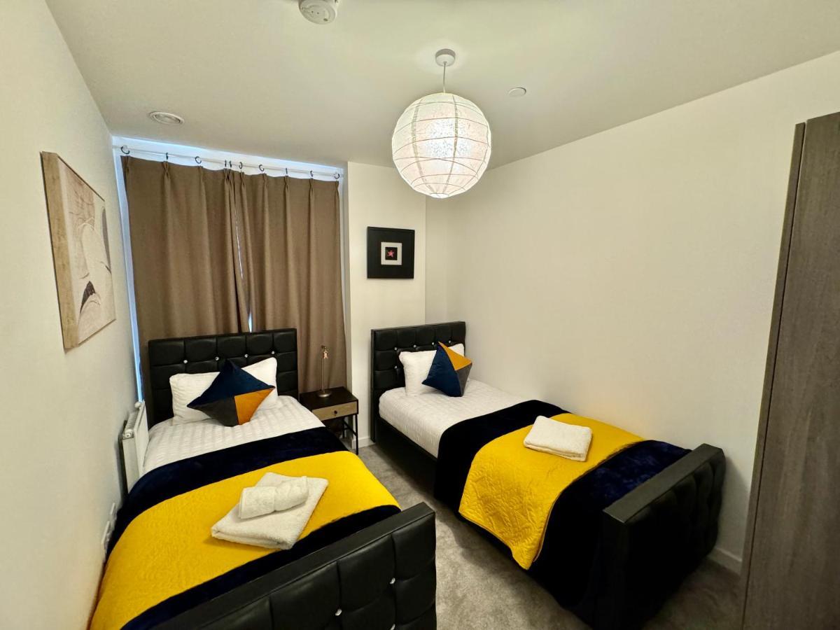 3Bedroom, 2Bathroom, Balcony,Luxury Flat Westfield Londra Esterno foto
