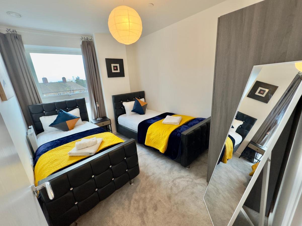 3Bedroom, 2Bathroom, Balcony,Luxury Flat Westfield Londra Esterno foto