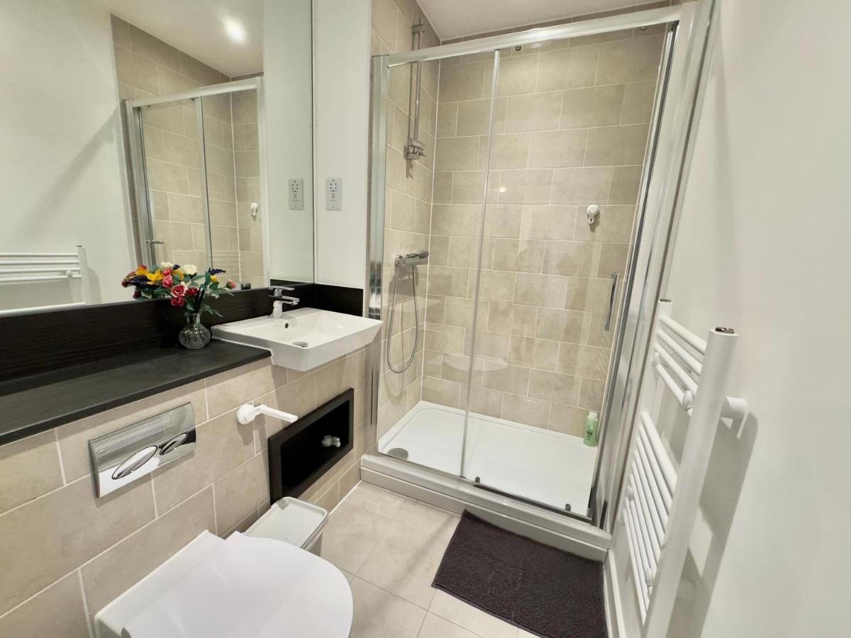 3Bedroom, 2Bathroom, Balcony,Luxury Flat Westfield Londra Esterno foto