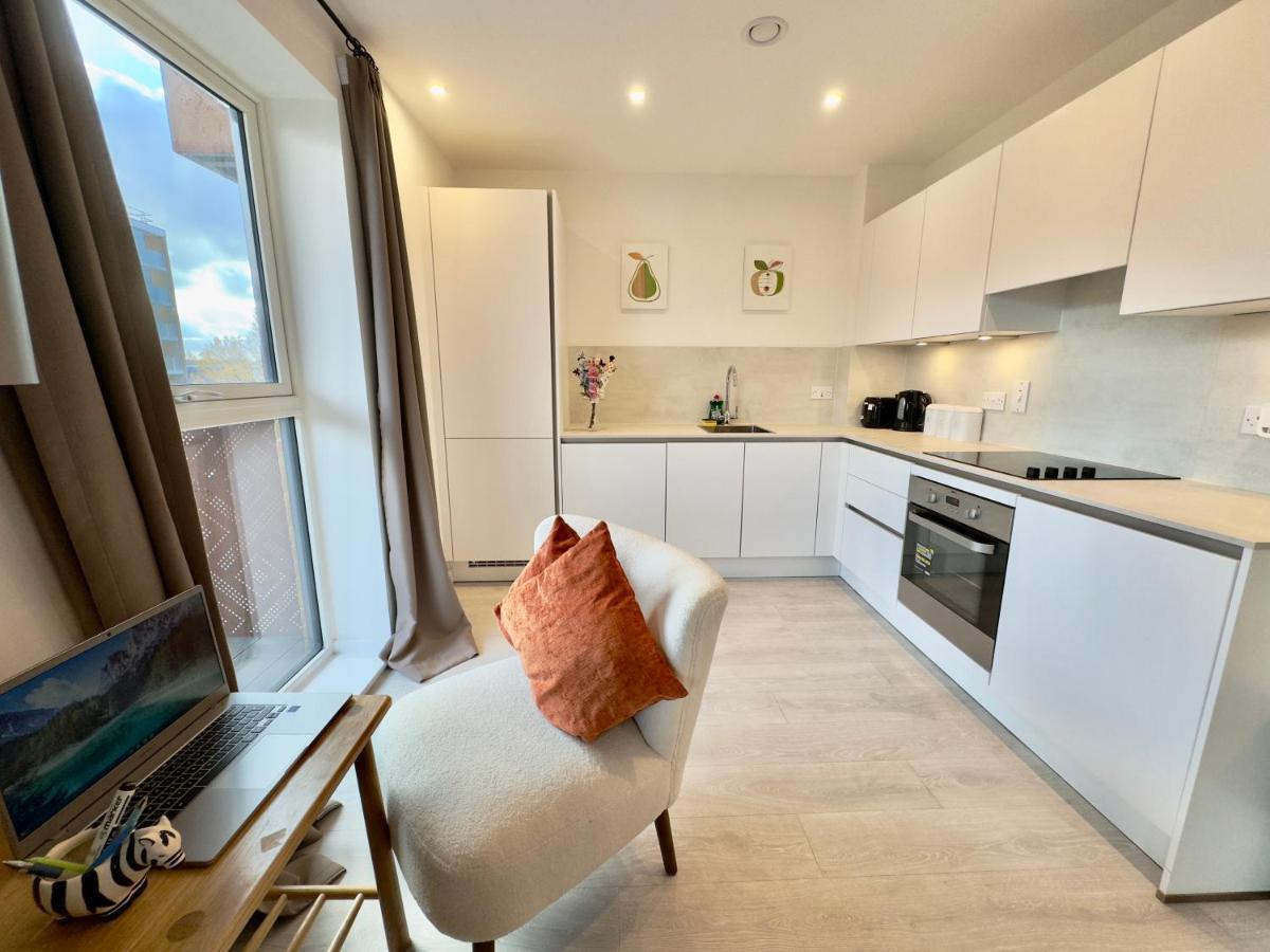 3Bedroom, 2Bathroom, Balcony,Luxury Flat Westfield Londra Esterno foto