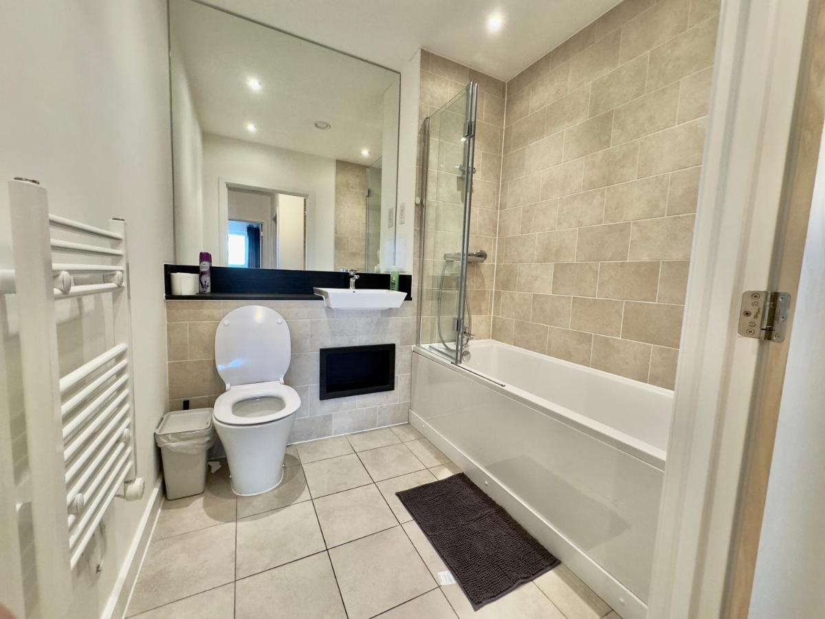 3Bedroom, 2Bathroom, Balcony,Luxury Flat Westfield Londra Esterno foto
