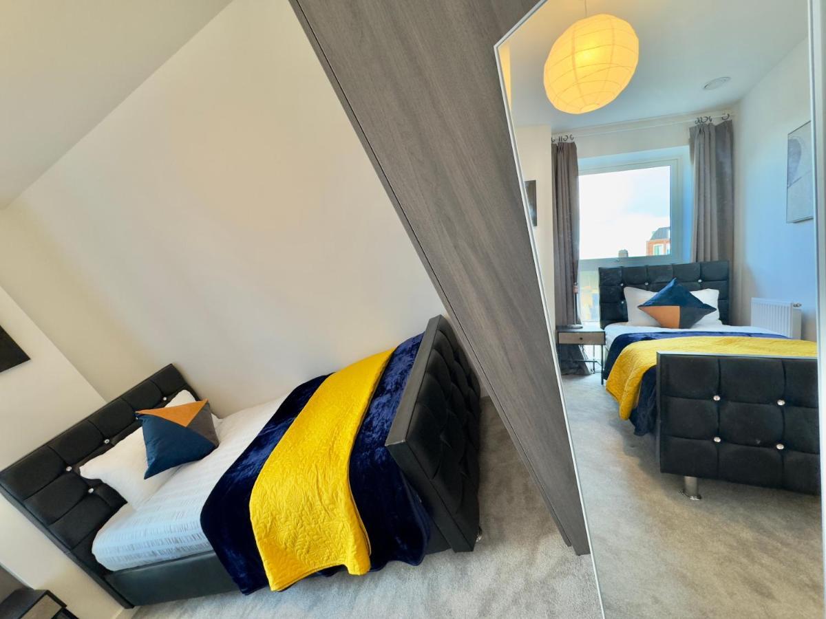 3Bedroom, 2Bathroom, Balcony,Luxury Flat Westfield Londra Esterno foto