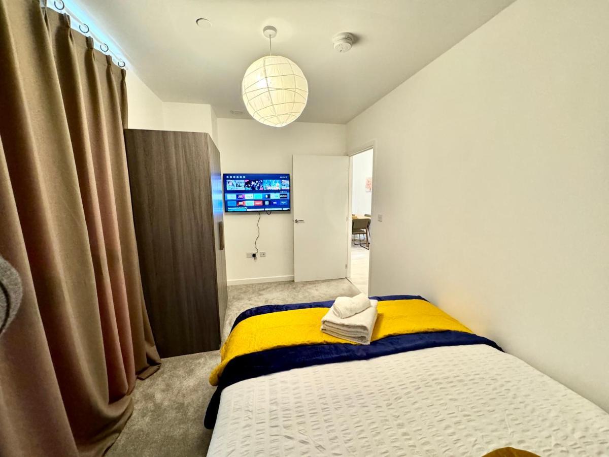 3Bedroom, 2Bathroom, Balcony,Luxury Flat Westfield Londra Esterno foto
