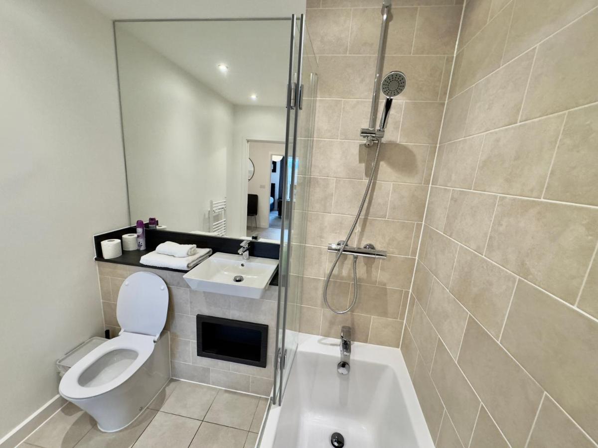 3Bedroom, 2Bathroom, Balcony,Luxury Flat Westfield Londra Esterno foto