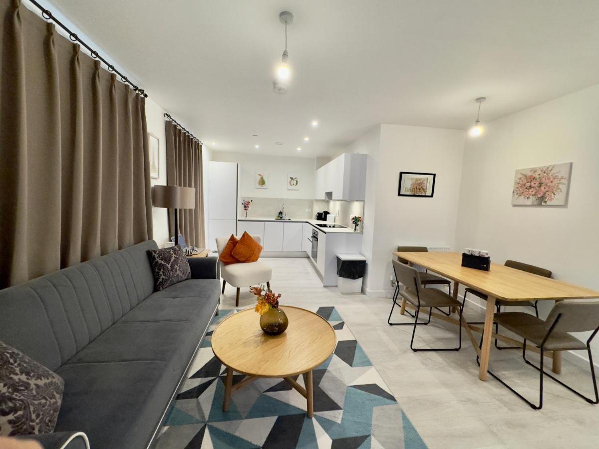 3Bedroom, 2Bathroom, Balcony,Luxury Flat Westfield Londra Esterno foto