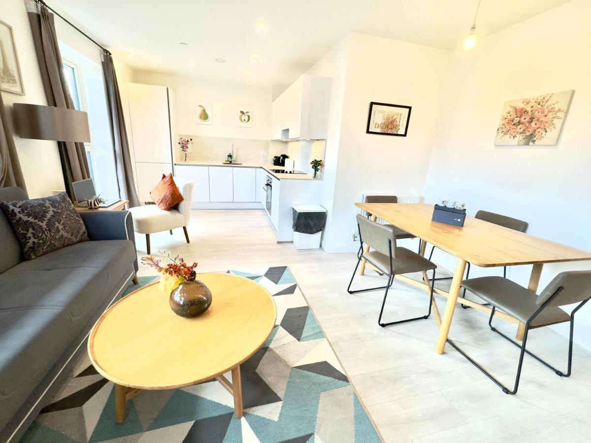 3Bedroom, 2Bathroom, Balcony,Luxury Flat Westfield Londra Esterno foto