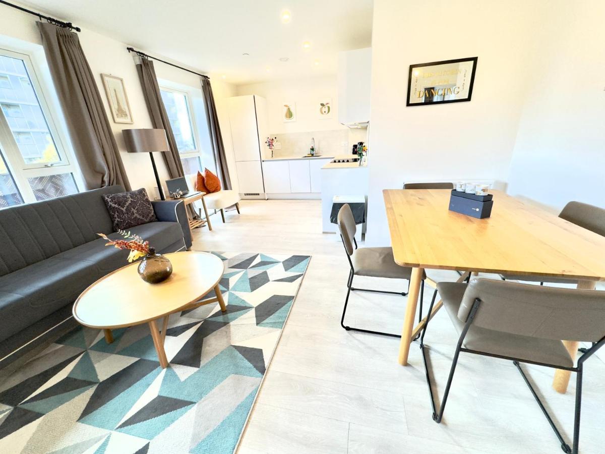3Bedroom, 2Bathroom, Balcony,Luxury Flat Westfield Londra Esterno foto