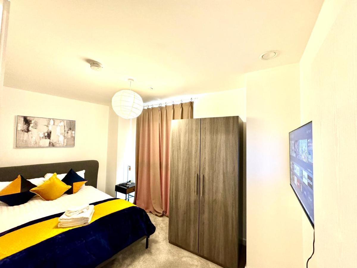 3Bedroom, 2Bathroom, Balcony,Luxury Flat Westfield Londra Esterno foto