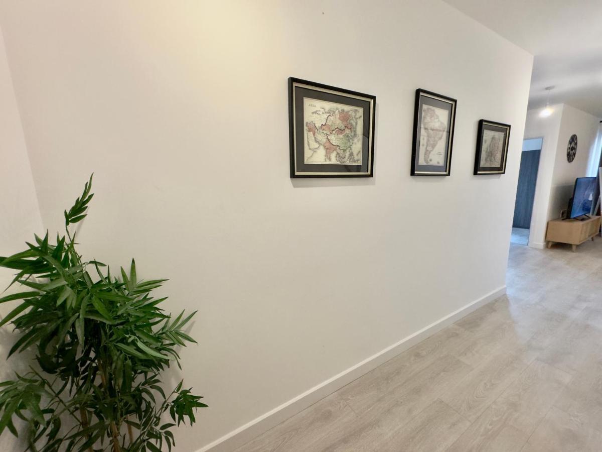 3Bedroom, 2Bathroom, Balcony,Luxury Flat Westfield Londra Esterno foto