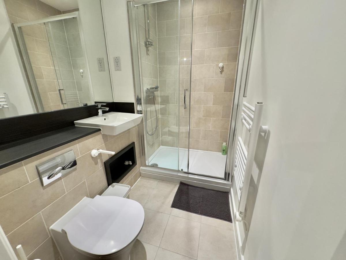 3Bedroom, 2Bathroom, Balcony,Luxury Flat Westfield Londra Esterno foto
