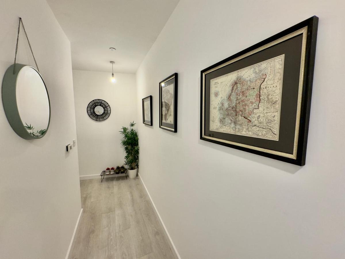 3Bedroom, 2Bathroom, Balcony,Luxury Flat Westfield Londra Esterno foto