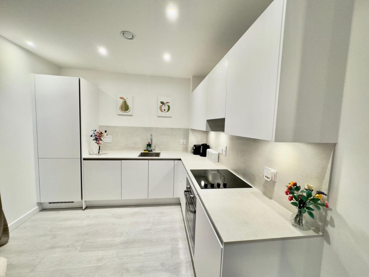 3Bedroom, 2Bathroom, Balcony,Luxury Flat Westfield Londra Esterno foto