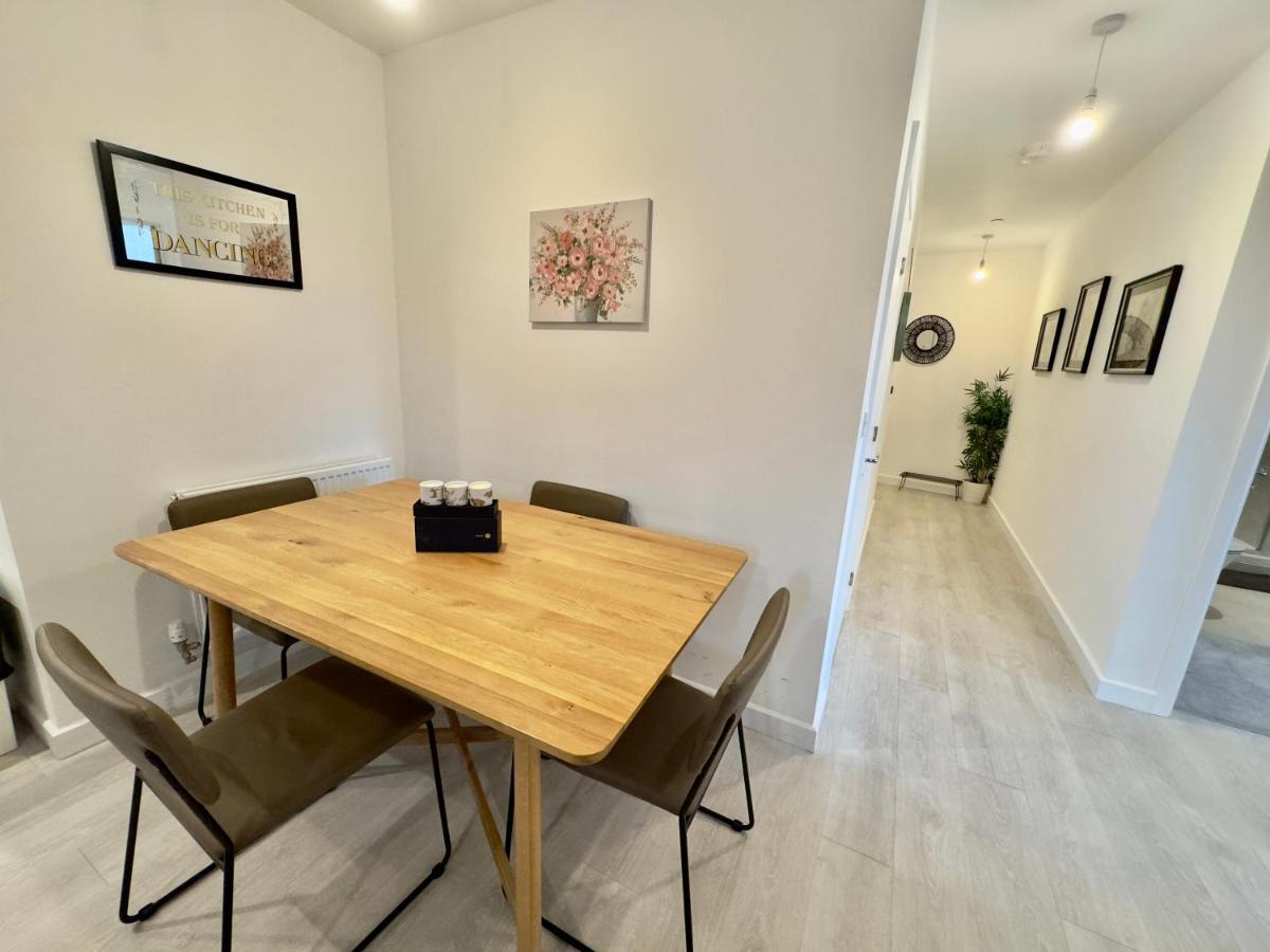 3Bedroom, 2Bathroom, Balcony,Luxury Flat Westfield Londra Esterno foto