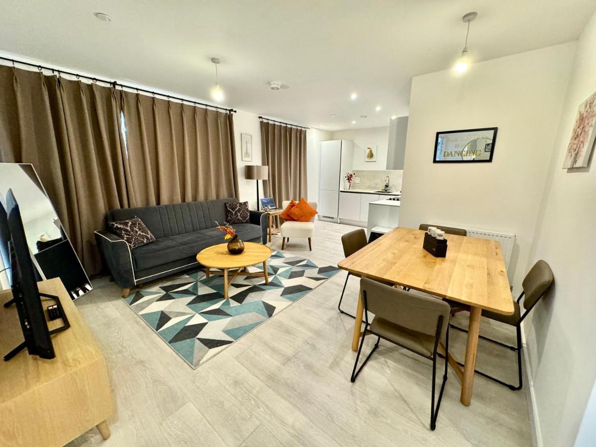 3Bedroom, 2Bathroom, Balcony,Luxury Flat Westfield Londra Esterno foto