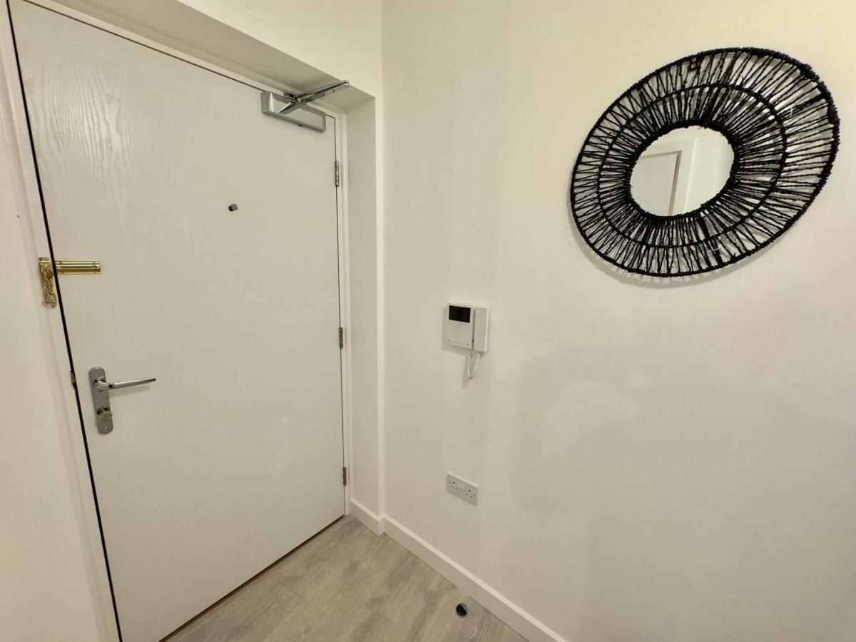3Bedroom, 2Bathroom, Balcony,Luxury Flat Westfield Londra Esterno foto