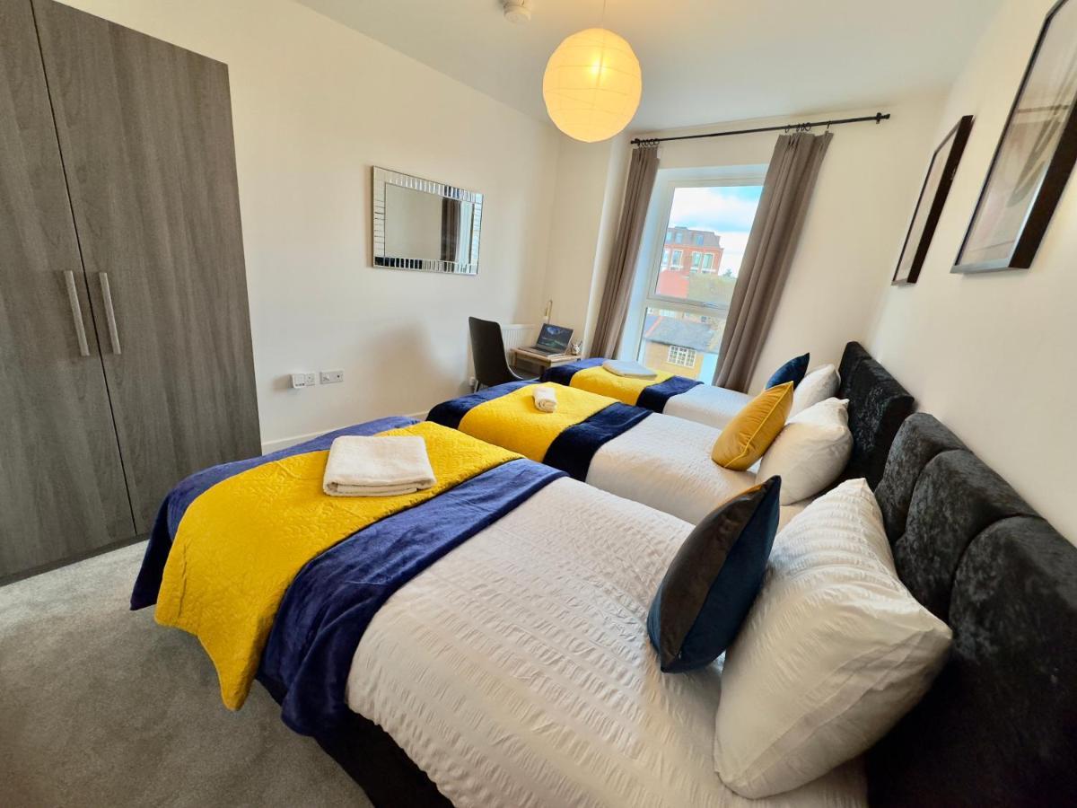 3Bedroom, 2Bathroom, Balcony,Luxury Flat Westfield Londra Esterno foto