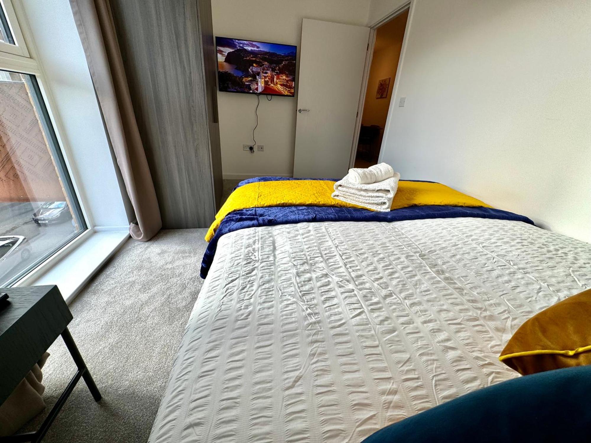 3Bedroom, 2Bathroom, Balcony,Luxury Flat Westfield Londra Esterno foto