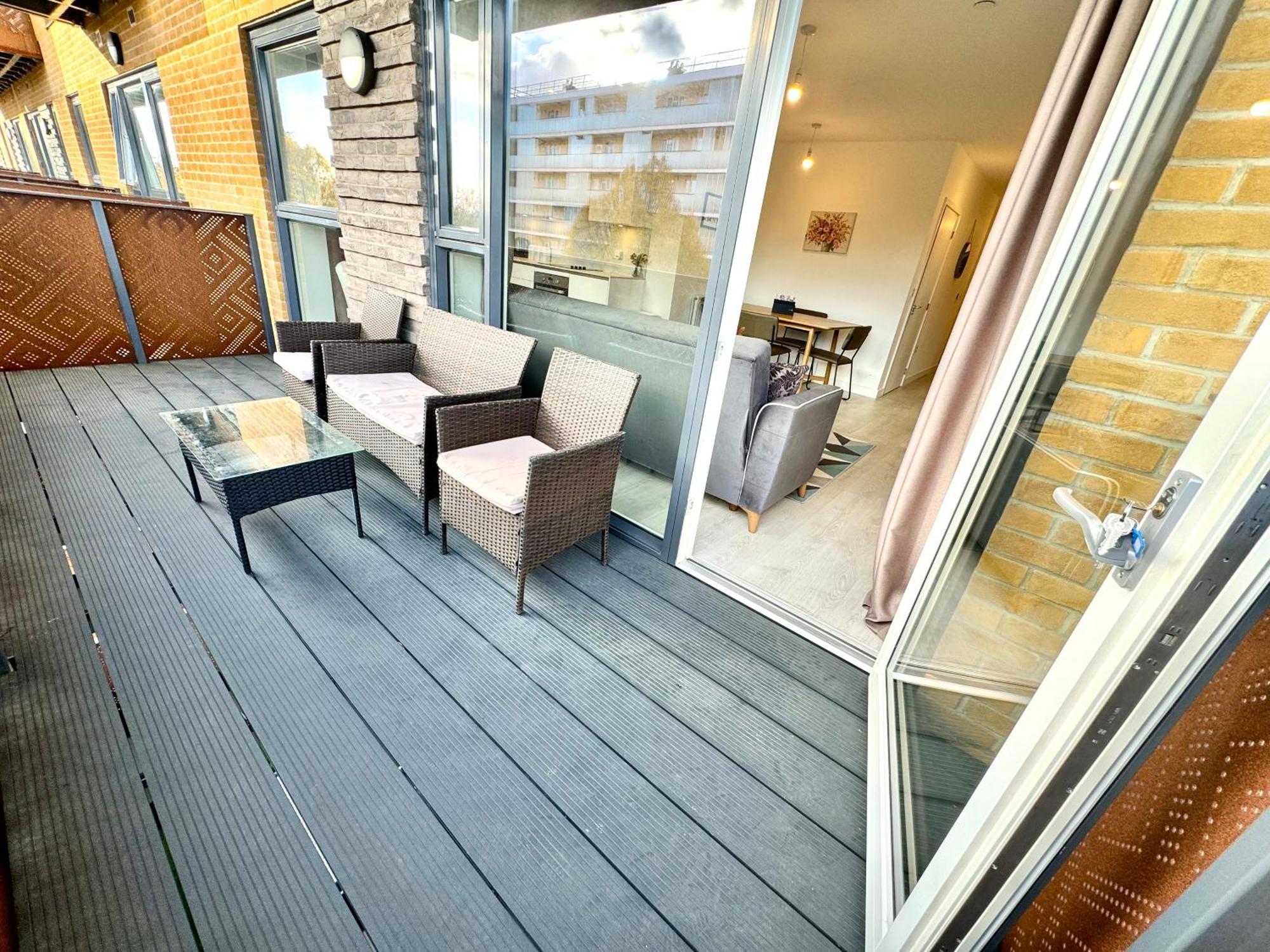3Bedroom, 2Bathroom, Balcony,Luxury Flat Westfield Londra Esterno foto